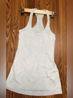 Lululemon Racerback White Floral Mesh Racerback Tank (size 4)(XS)